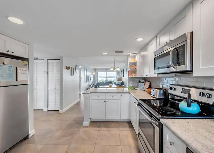 Bayshore Yacht&tennis Club Unit 306