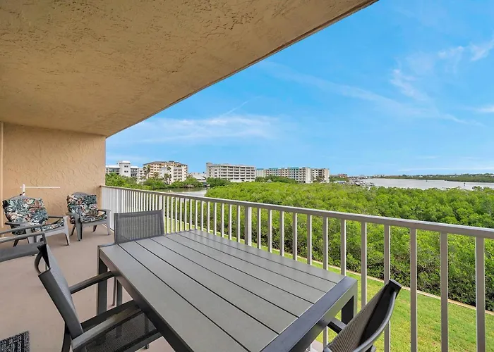 Bayshore Yacht&tennis Club Unit 306 *