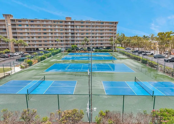 Bayshore Yacht&tennis Club Unit 306 *