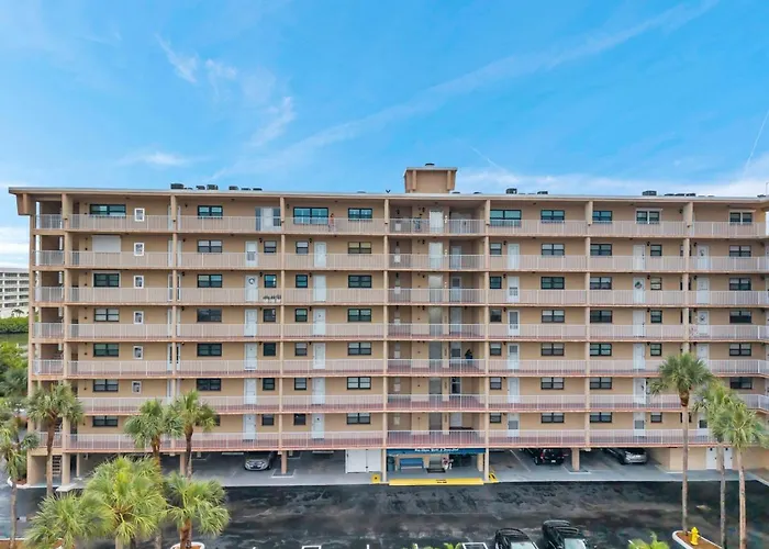 Bayshore Yacht&tennis Club Unit 306 *
